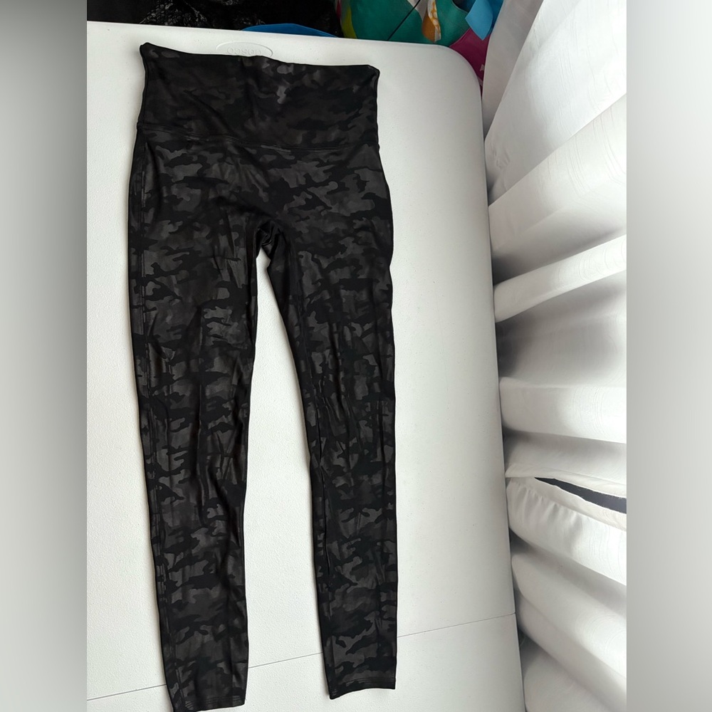 Spanx Faux Leather Camo Leggings Black High Waisted Shaping Large L/G